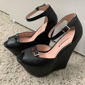 ANDREA black wedges